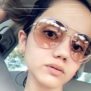 Meet your Posher, Carina